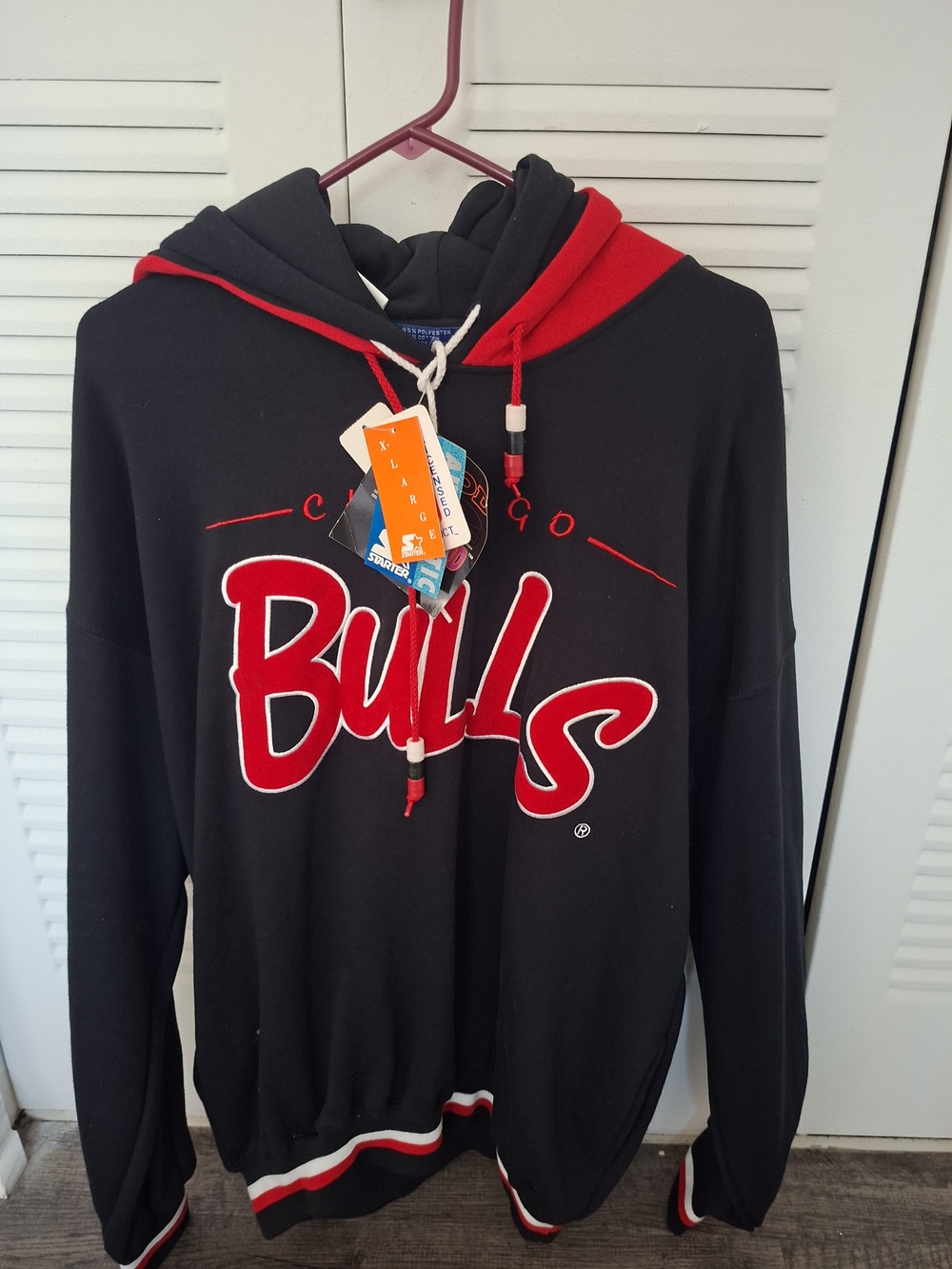 STARTER Chicago Bulls Black & Red Pullover Hoodie